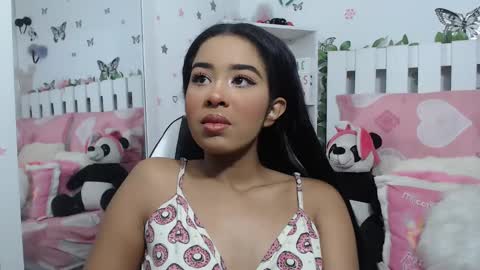 Snapshot of hela_sexy_xx chatting on February 18, 8:27 am hella online show from February 18, 8:27 am