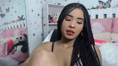 Snapshot of hela_sexy_xx chatting on December 22, 1:02 am hella online show from December 22, 1:02 am
