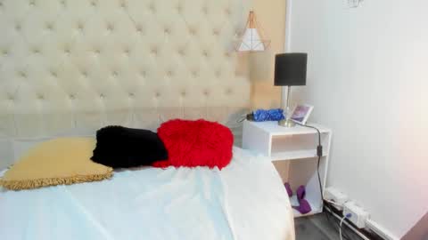 Snapshot of heleenhott_ chatting on December 16, 6:38 pm hellen online show from December 16, 6:38 pm