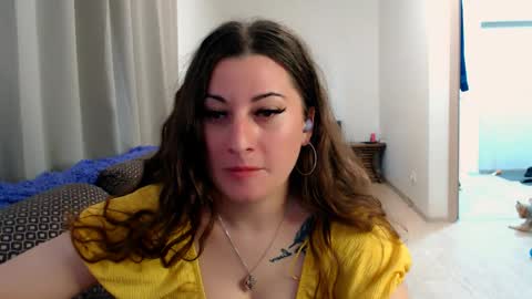 Snapshot of helen_adams_ chatting on May 22, 6:31 am helen_adams_ online show from May 22, 6:31 am