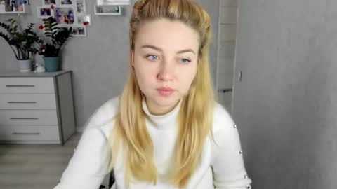 Snapshot of helen_angel_girl chatting on January 13, 7:35 am Helen sven online show from January 13, 7:35 am