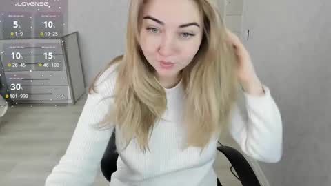 Snapshot of helen_angel_girl chatting on February 9, 8:18 am Helen sven online show from February 9, 8:18 am