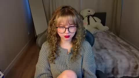 Helen Carson online show from April 15, 1:56 am