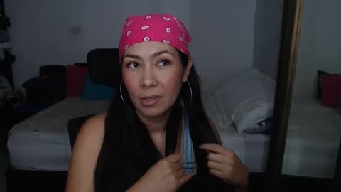 Snapshot of helen_lya chatting on May 14, 7:20 pm Helen online show from May 14, 7:20 pm
