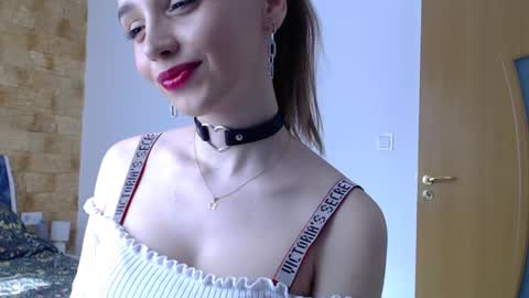 Snapshot of helen_quinn chatting on February 25, 9:42 am helen_quinn online show from February 25, 9:42 am