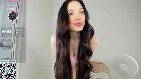 helen_sparkk online show from May 1, 1:10 am