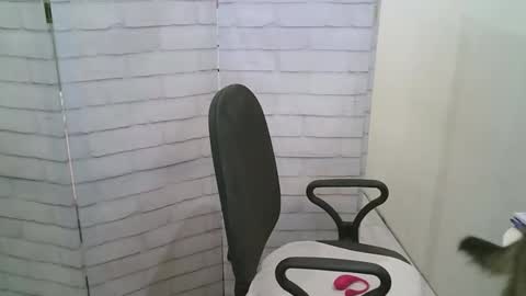 Snapshot of helen_xi chatting on December 14, 4:18 am Helen online show from December 14, 4:18 am