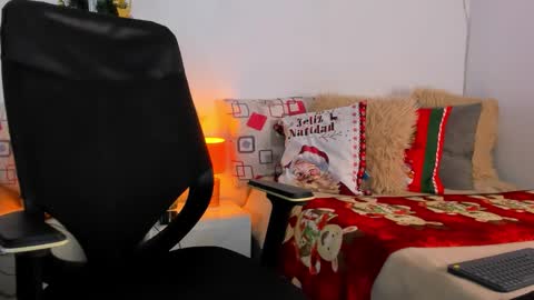 Helena Santos  online show from December 4, 11:19 am