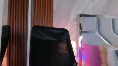 Snapshot of helena_santos01 chatting on July 4, 11:05 am Helena Santos online show from July 4, 11:05 am