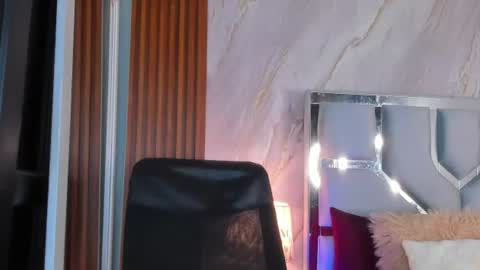 Snapshot of helena_santos01 chatting on July 11, 10:40 am Helena Santos online show from July 11, 10:40 am