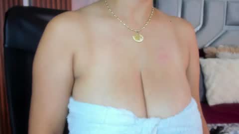 Snapshot of helena_santos01 chatting on July 15, 10:53 am Helena Santos online show from July 15, 10:53 am