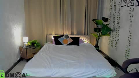 helenahoffmann online show from March 16, 5:44 am