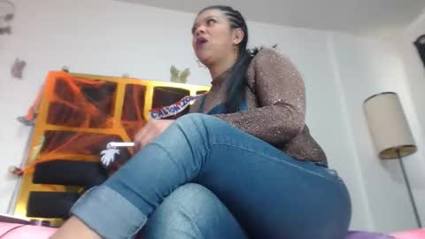 Snapshot of helenahotwet chatting on November 4, 12:15 pm helenahotwet online show from November 4, 12:15 pm