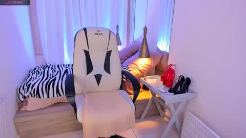 Helena online show from February 12, 1:37 pm