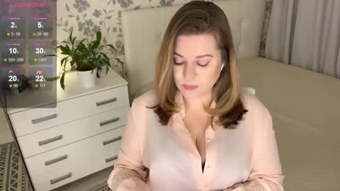 Snapshot of helenbonham chatting on December 13, 9:53 pm Helena Bonham online show from December 13, 9:53 pm