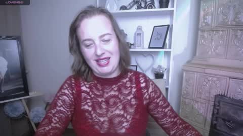 Snapshot of helenbrais chatting on November 3, 7:53 am Helen online show from November 3, 7:53 am