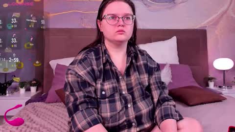 Snapshot of helendanvers chatting on November 13, 2:43 am helendanvers online show from November 13, 2:43 am