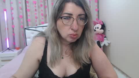 helenenigma online show from February 9, 8:02 pm