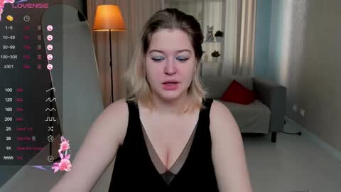 Snapshot of helenhartt chatting on October 20, 1:39 am helenhartt online show from October 20, 1:39 am