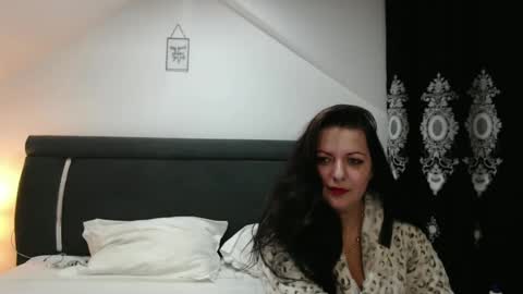 Snapshot of helenhh chatting on December 10, 10:06 am helenhh online show from December 10, 10:06 am