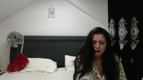 Snapshot of helenhh chatting on February 6, 10:26 am helenhh online show from February 6, 10:26 am