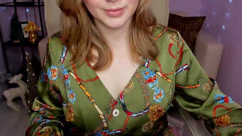 Snapshot of helens_lov chatting on December 19, 2:01 am Helen online show from December 19, 2:01 am