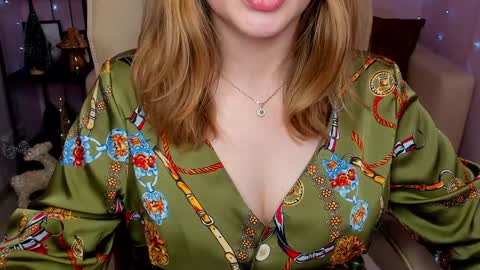 Snapshot of helens_lov chatting on December 29, 4:59 am Helen online show from December 29, 4:59 am