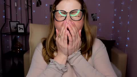 Snapshot of helens_lov chatting on January 31, 8:22 am Helen online show from January 31, 8:22 am