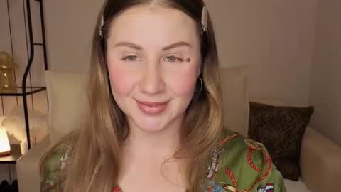 Snapshot of helens_lov chatting on November 29, 1:52 am Helen online show from November 29, 1:52 am