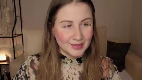 Snapshot of helens_lov chatting on December 14, 2:28 am Helen online show from December 14, 2:28 am