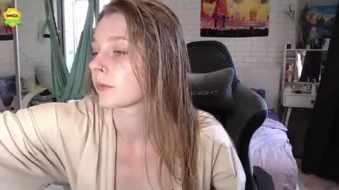 Snapshot of helenundersin chatting on July 6, 10:34 am Helen online show from July 6, 10:34 am