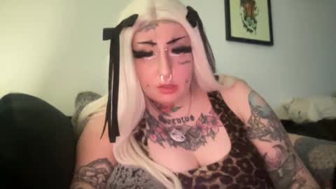 Snapshot of hell0kittyblood chatting on February 21, 5:20 pm Bunnie Rotz online show from February 21, 5:20 pm