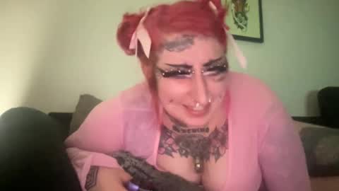 Snapshot of hell0kittyblood chatting on February 23, 1:24 am Bunnie Rotz online show from February 23, 1:24 am