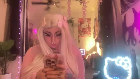 Snapshot of hell0kittyblood chatting on February 23, 6:07 am Bunnie Rotz online show from February 23, 6:07 am