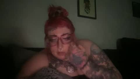 Snapshot of hell0kittyblood chatting on February 23, 12:48 pm Bunnie Rotz online show from February 23, 12:48 pm