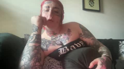 Snapshot of hell0kittyblood chatting on February 23, 9:16 pm Bunnie Rotz online show from February 23, 9:16 pm