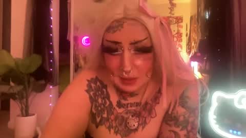 Snapshot of hell0kittyblood chatting on February 27, 6:18 am Bunnie Rotz online show from February 27, 6:18 am