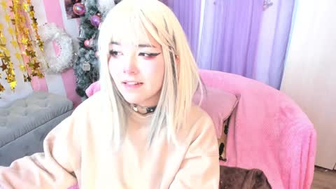 Snapshot of hell_fairy chatting on December 31, 8:15 am Laura online show from December 31, 8:15 am