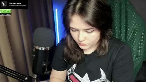 Red online show from May 28, 6:38 pm