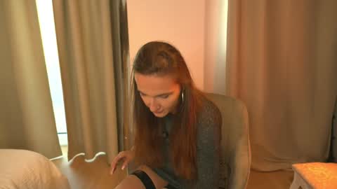 Snapshot of hell_lo chatting on October 19, 1:23 pm Lorette Lory online show from October 19, 1:23 pm