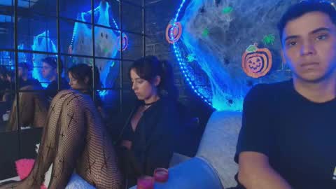 Snapshot of hellanddante_ chatting on October 27, 10:58 pm H E L L AND D A N T E online show from October 27, 10:58 pm