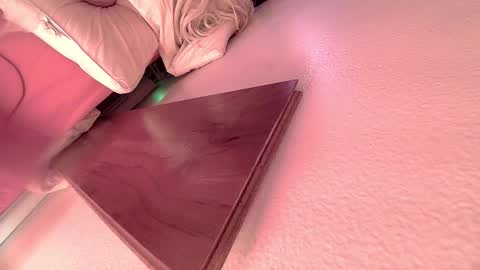 Roxanne online show from December 3, 9:29 am