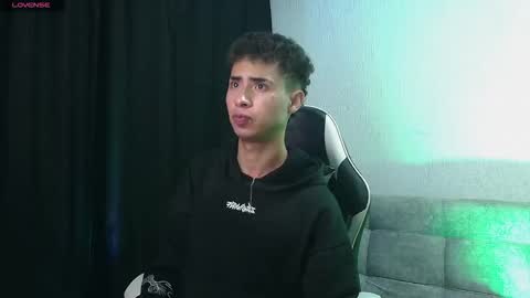 Snapshot of hellcat_xx chatting on December 14, 8:30 am CROW online show from December 14, 8:30 am