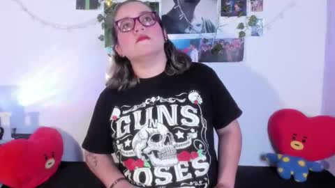 Snapshot of hellen21rose chatting on November 3, 2:24 am hellen online show from November 3, 2:24 am