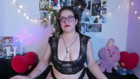 Snapshot of hellen21rose chatting on November 27, 4:36 am hellen online show from November 27, 4:36 am