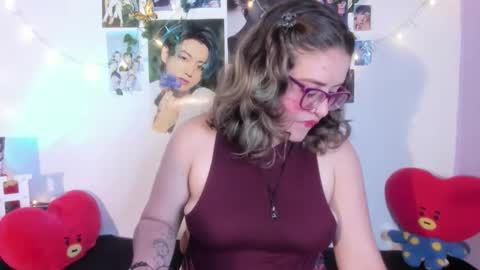 Snapshot of hellen21rose chatting on December 3, 4:09 am hellen online show from December 3, 4:09 am