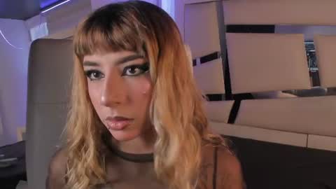 hellen__smith_ online show from July 20, 8:33 pm