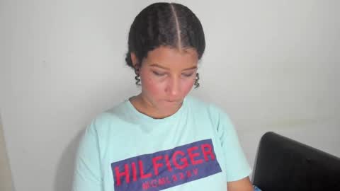 hellen_scot_ online show from November 16, 12:05 am