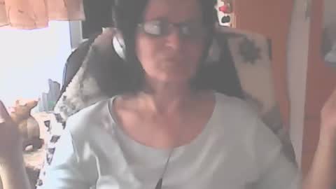 Snapshot of hellenmarie chatting on November 16, 11:16 am hellenmarie online show from November 16, 11:16 am