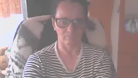 hellenmarie online show from February 16, 11:17 am